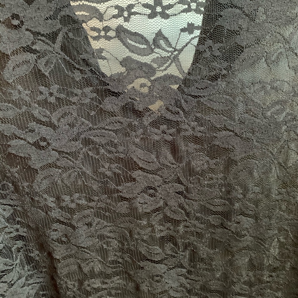 Lace back blouse - Picture 3 of 4